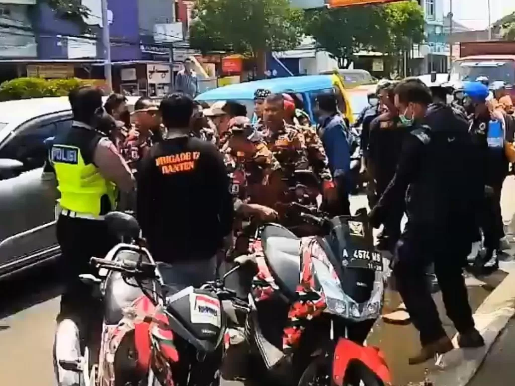  Polda Banten bubarkan ormas yang tutup jalan. (Dok Humas Polda Banten).