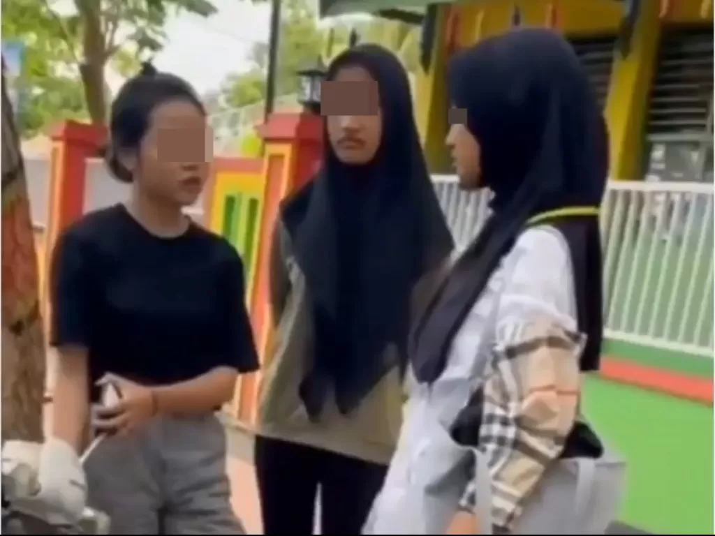 Dua remaja cewek keroyok seorang gadis di Bantaeng Sulsel (Instagram/andreli48)
