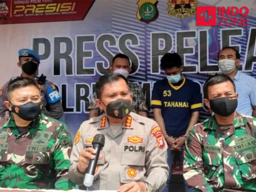 : Konferensi pers Polres Depok kasus pembunuhan anggota TNI. (INDOZONE/Samsudhuha Wildansyah)