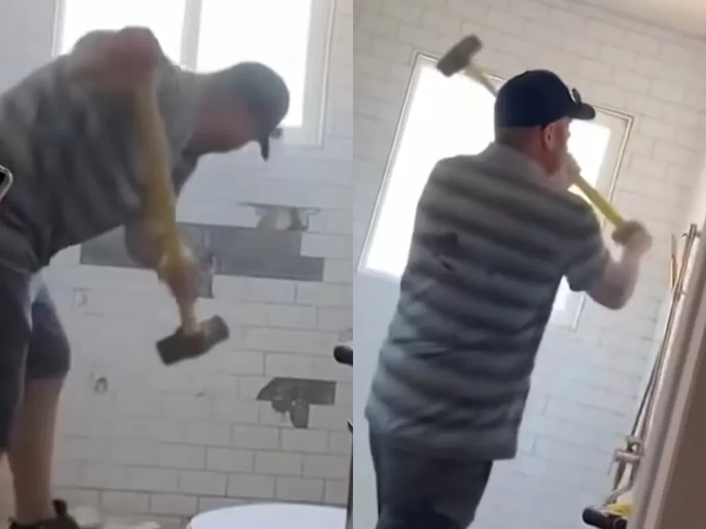 Pria ini menghancurkan kamar mandi yang telah direnovasi karena tidak terima dengan bayaran. (Photo/YouTube)