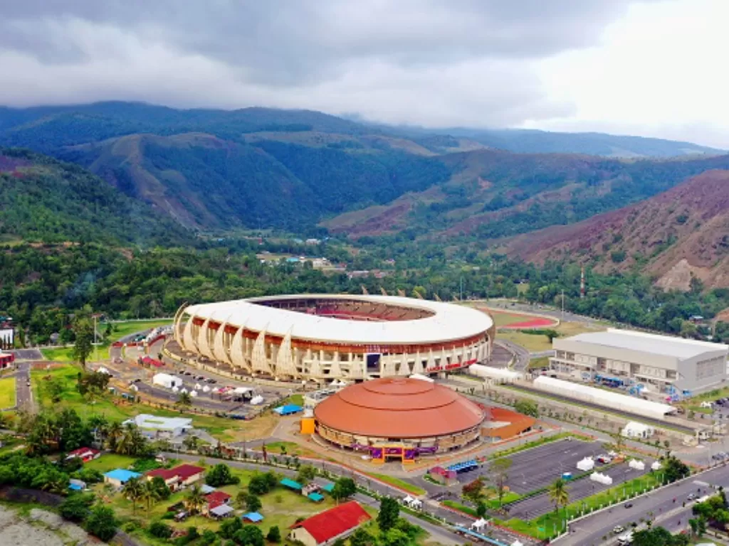 Foto aerial kompleks Olahraga Kampung Harapan yang digunakan sebagai venue PON Papua di Distrik Sentani Timur, Kabupaten Jayapura, Papua. (ANTARA FOTO/Gusti Tanati))