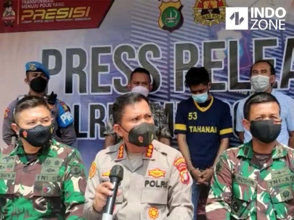 Konferensi pers Polres Depok kasus pembunuhan anggota TNI. (INDOZONE/Samsudhuha Wildansyah)