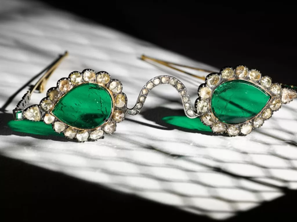 Kacamata berlian yang dianggap bisa menghindari kejahatan. (Photo/Sotheby's Middle East)