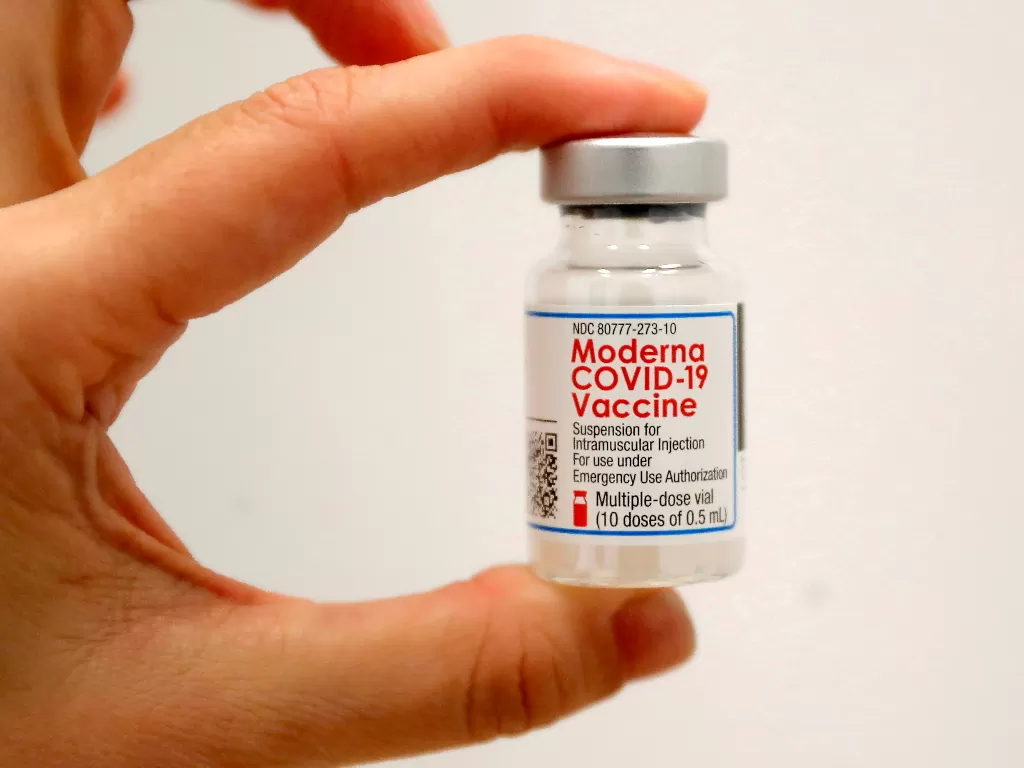 Vaksin COVID-19 buatan Moderna. (photo/REUTERS/Mike Segar)
