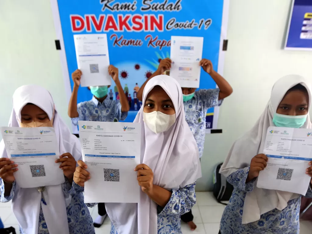Vaksinasi pelajar di Aceh (Ilustrasi/ANTARA FOTO / Irwansyah Putra)