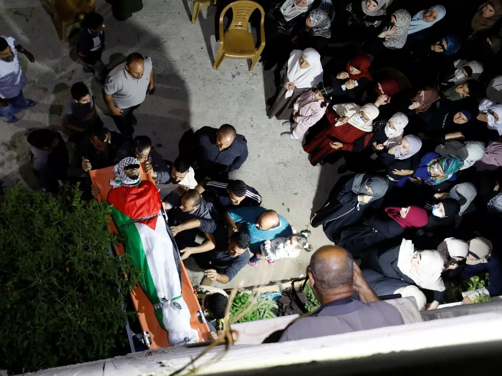 Pemakaman warga Palestina yang dibunuh pasukan Israel. (REUTERS/Mohamad Torokman)