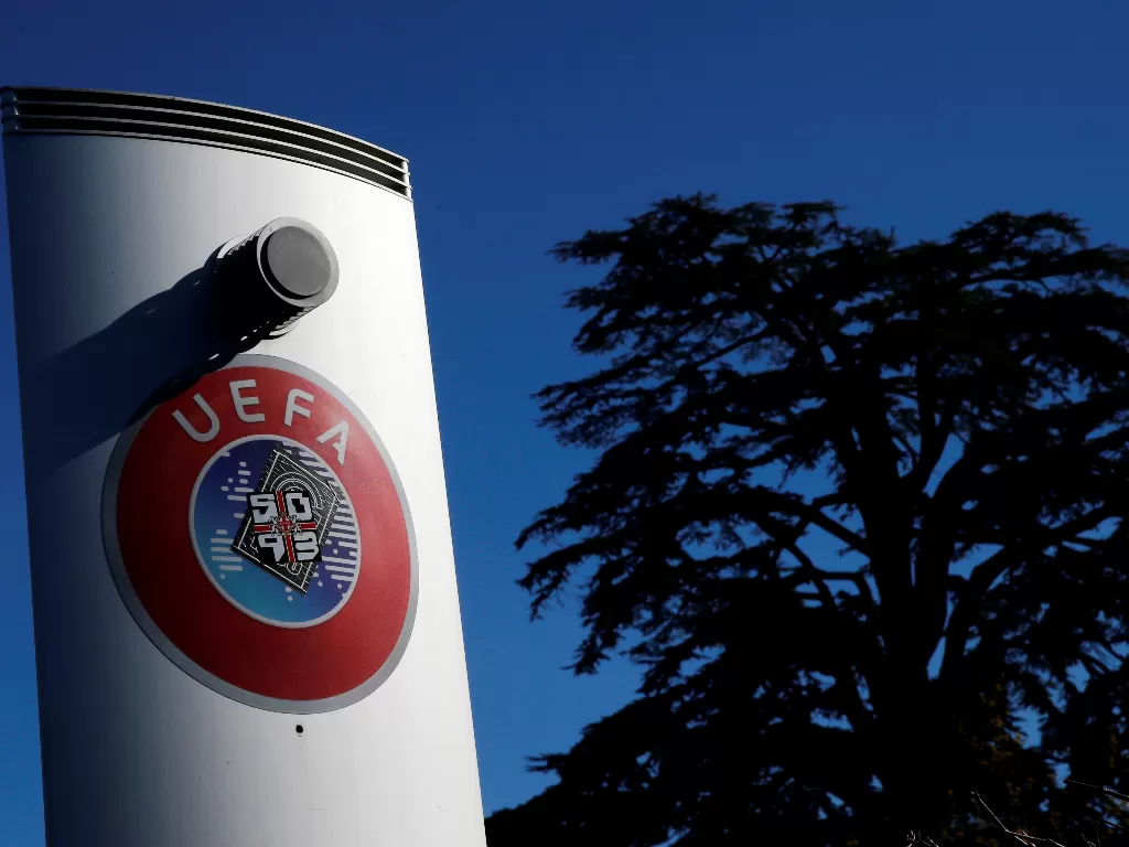 Logo di luar kantor UEFA di Swiss (REUTERS/Denis Balibouse/File Photo)
