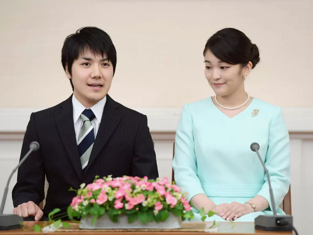 Putri Jepang, Mako dan calon suaminya. (Photo/The Japan Times)