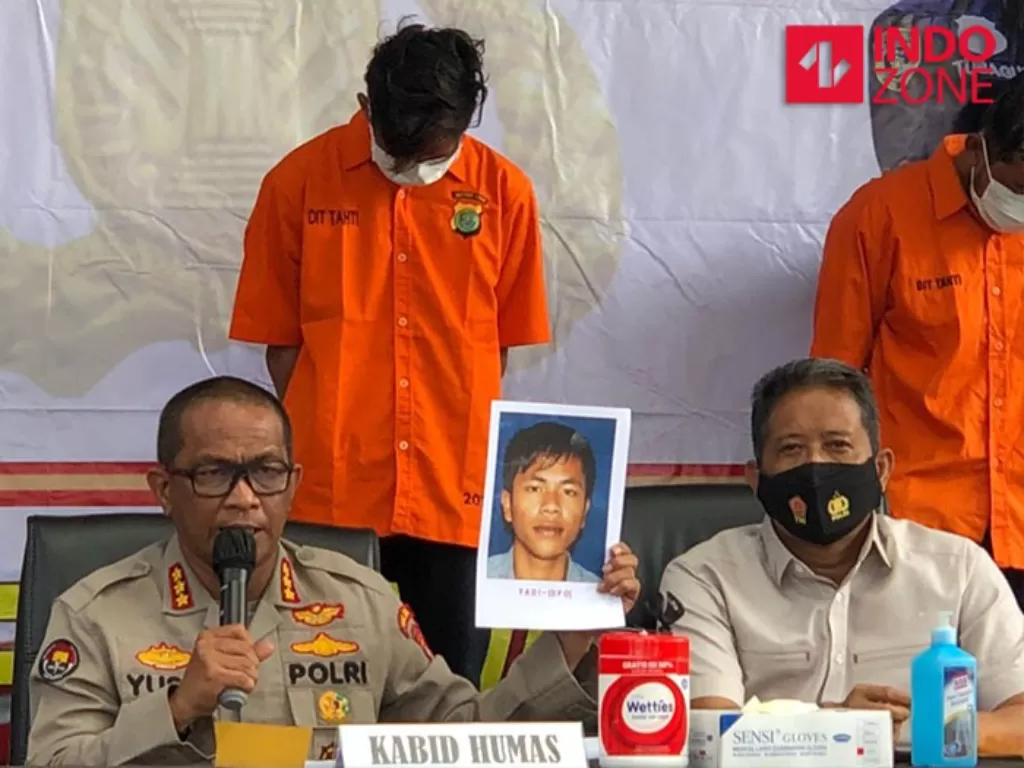 Konferensi pers kasus pembunuhan 'ustaz' alias paranormal di Tangerang di Mapolda Metro Jaya. (INDOZONE/Samsudhuha Wildansyah).