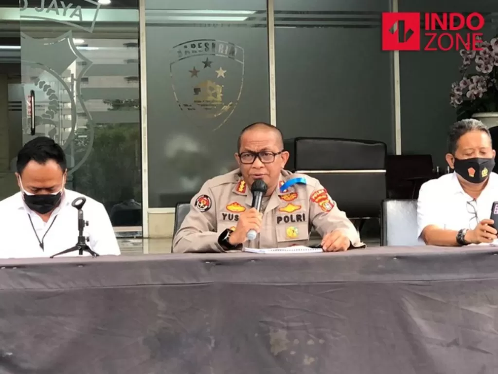 Kabid Humas Polda Metro Jaya Kombes Pol Yusri Yunus saat konferensi pers penetapan tersangka kasus kebakaran Lapas Tangerang, Senin (20/9/2021). (INDOZONE/Samsudhuha Wildansyah).