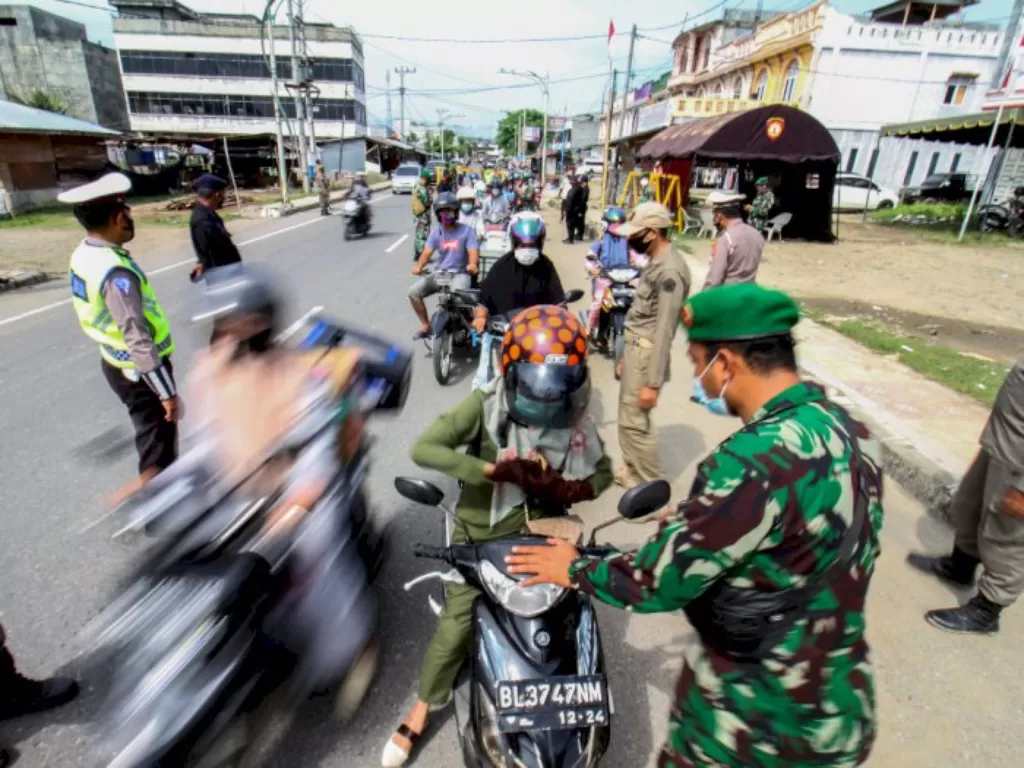 Ilustrasi PPKM yang diterapkan di Indonesia. (ANTARA FOTO/Rahmad)