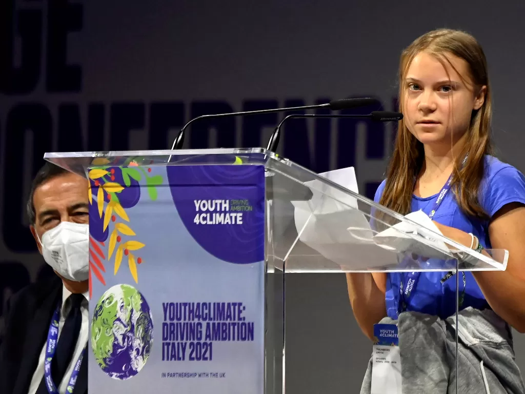 Aktivis lingkungan Swedia Greta Thunberg berbicara selama konferensi Youth4Climate pra-COP26 di Milan, Italia, 28 September 2021. (REUTERS/Flavio Lo Scalzo)