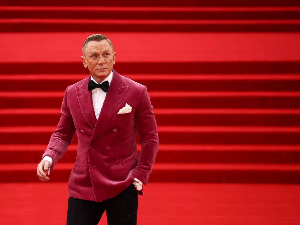 Daniel Craig tiba di pemutaran perdana dunia film James Bond baru 