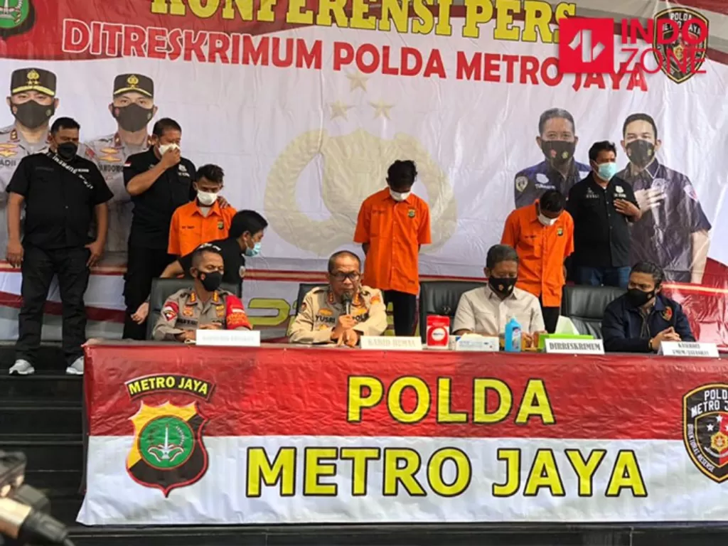  Konferensi pers kasus pembunuhan ustaz alias paranormal di Tangerang di Mapolda Metro Jaya. (INDOZONE/Samsudhuha Wildansyah)