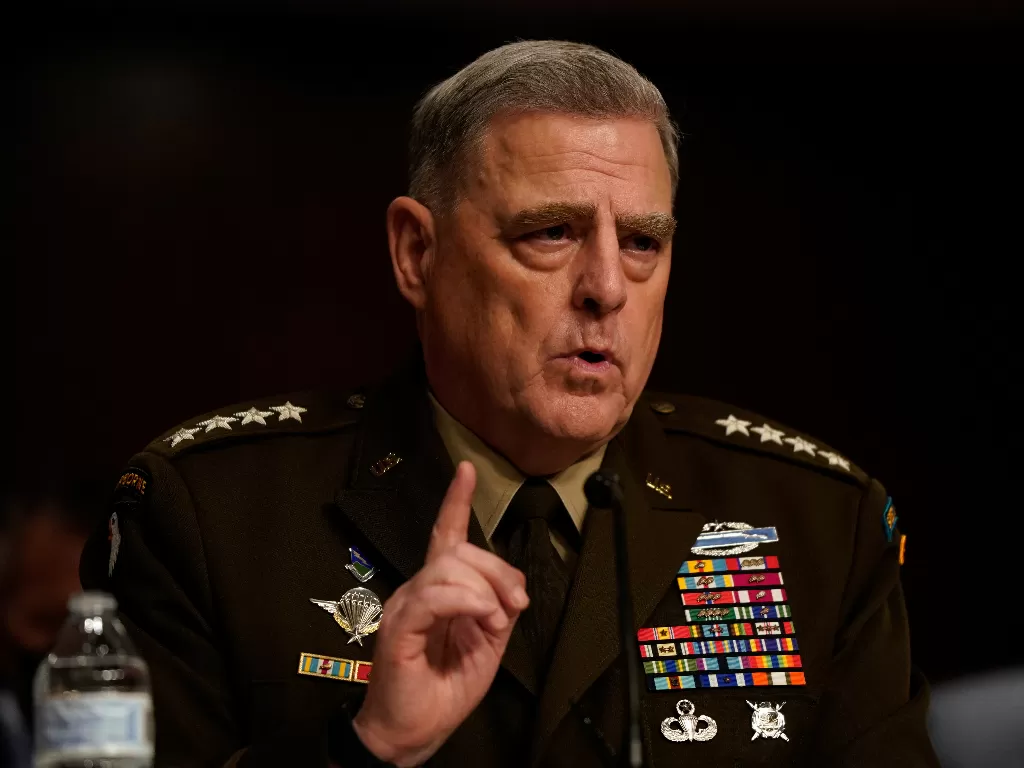Jenderal Mark Milley ersaksi selama sidang Komite Angkatan Bersenjata Senat tentang kesimpulan operasi militer di Afghanistan. (REUTERS/Elizabeth Frantz)