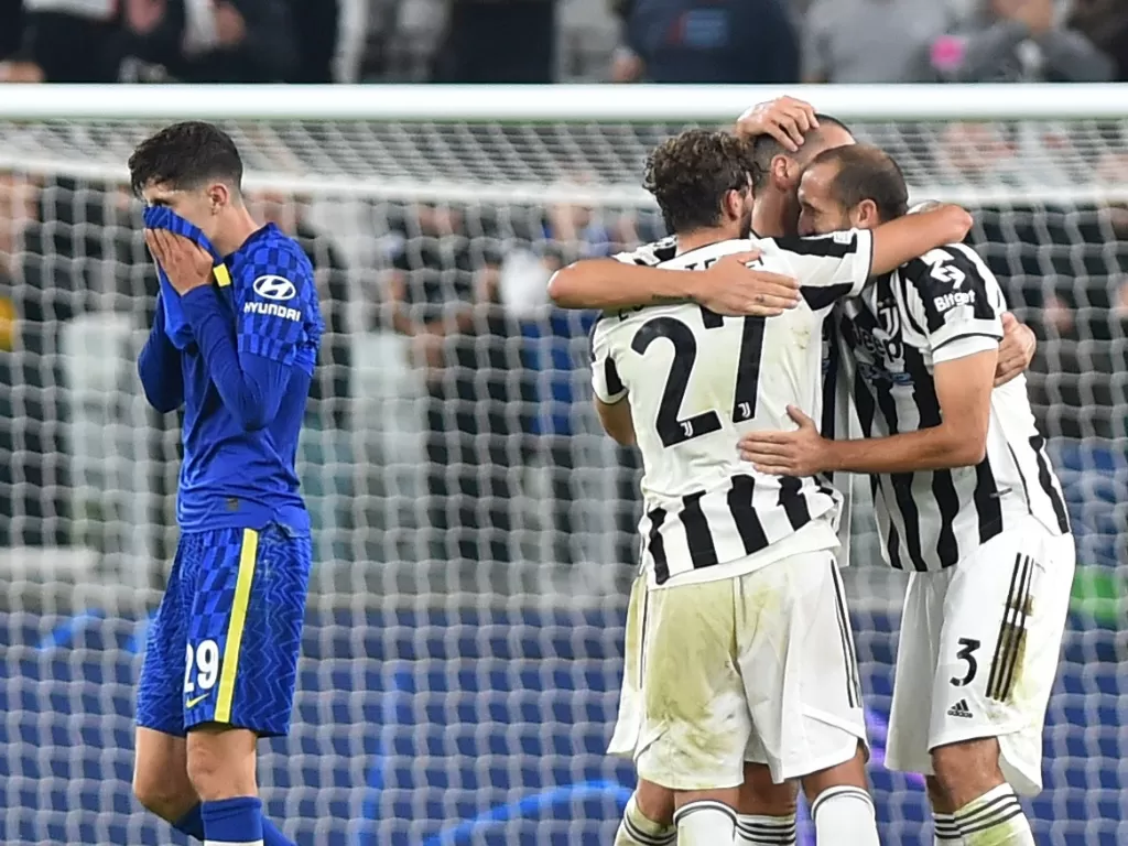 Pemain Chelsea, Kai Havertz kecewa di tengah selebrasi para pemain Juventus di Liga Champions (REUTERS/Massimo Pinca)
