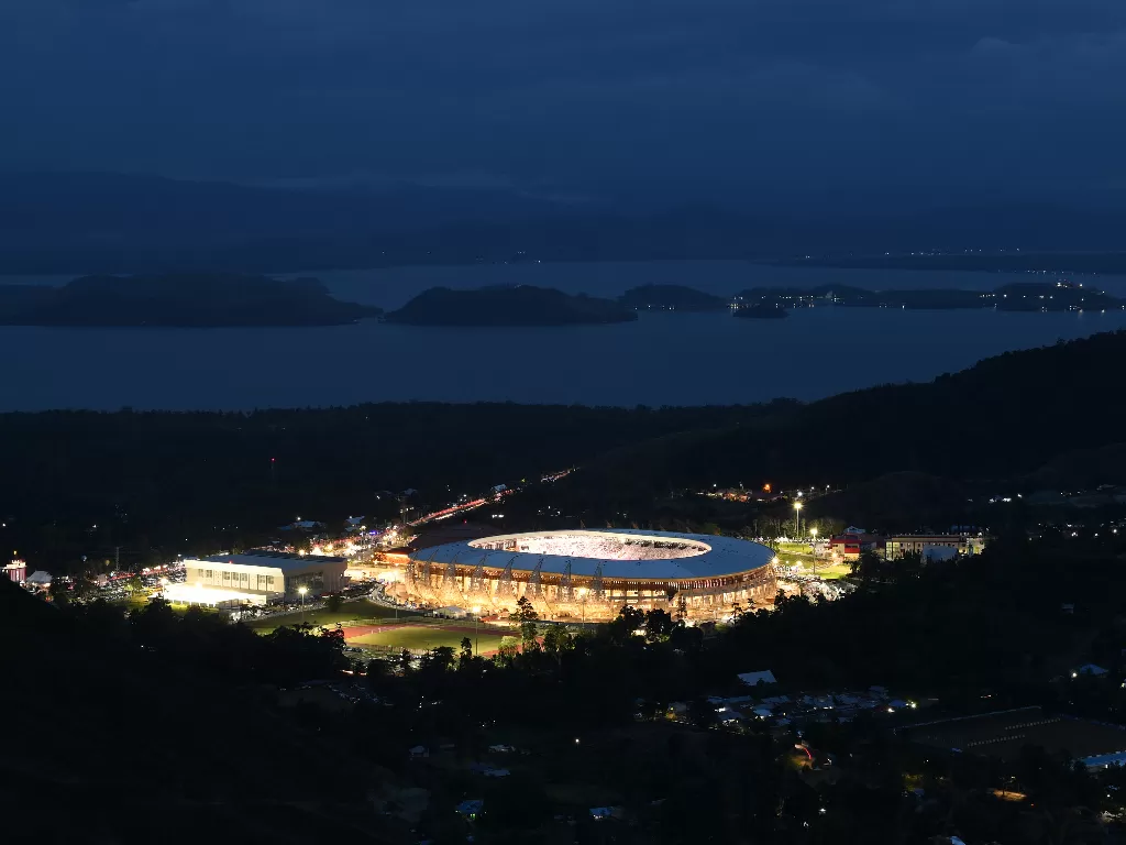 Suasana Stadion Lukas Enembe sebelum Upacara pembukaan PON Papua di Kompleks Olahraga Kampung Harapan, Sentani, Kabupaten Jayapura, Papua, Sabtu (2/10/2021). (photo/ANTARA FOTO/Zabur Karuru)