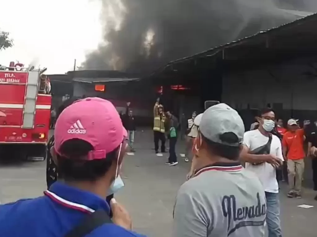 Screnshoot video kebakaran gudang di Jakut. (Dok Humas Damkar DKI Jakarta)