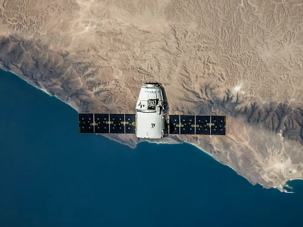 Ilustrasi satelit di luar angkasa (Ilustrasi/Unsplash/SpaceX)