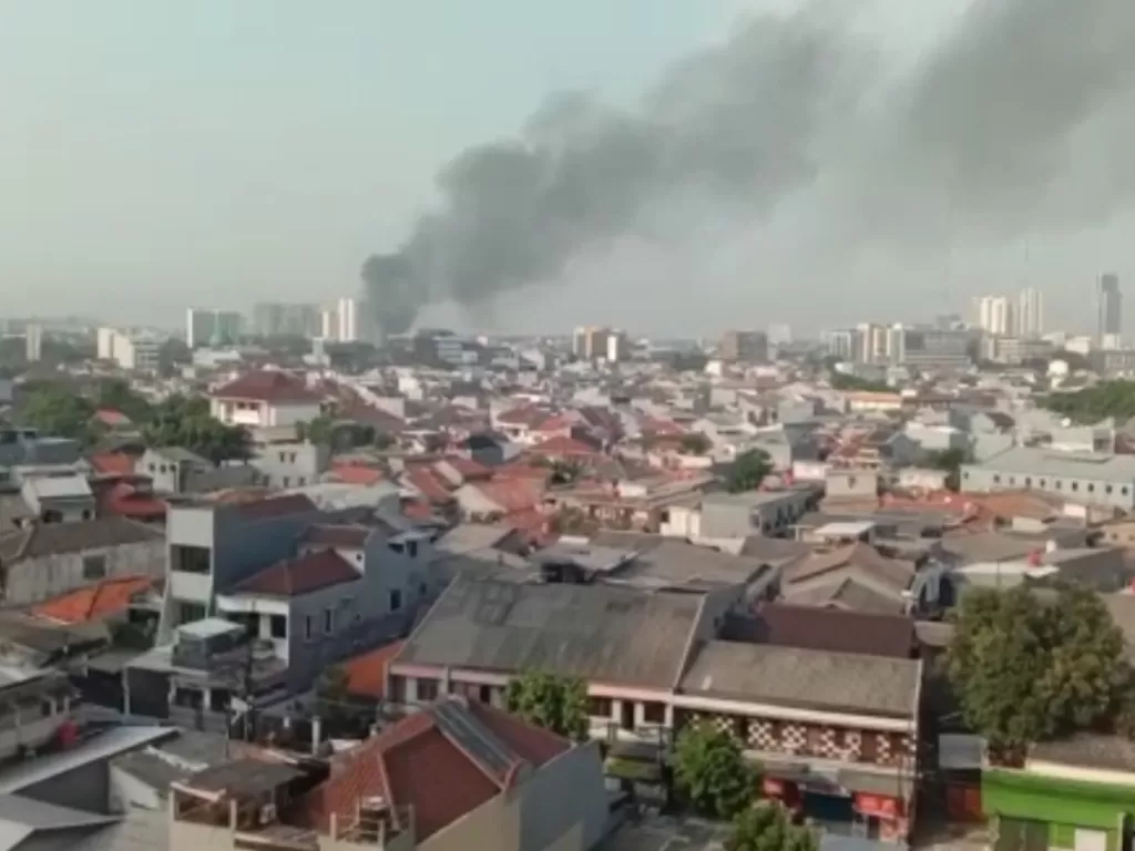 Kebakaran gardu PLN di Jakbar. (Dok. Istimewa)