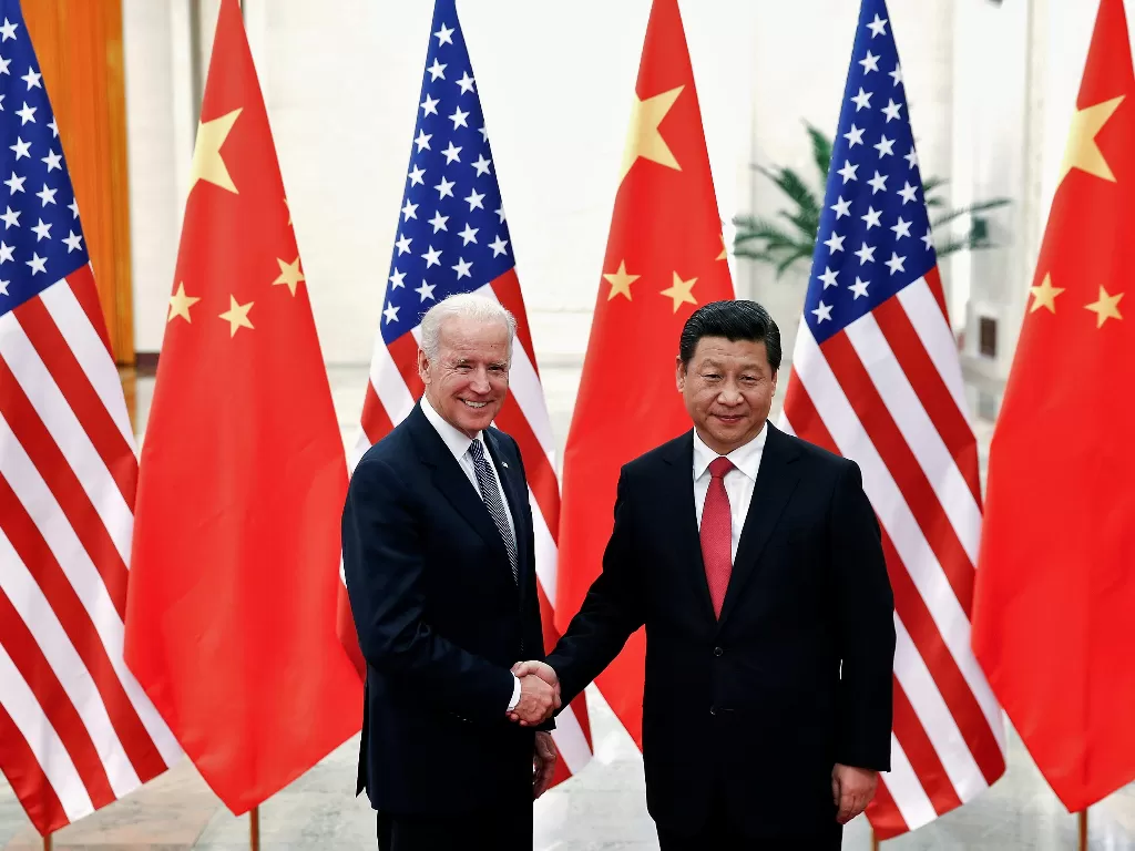 Presiden AS Joe Biden (kiri), Presiden China Xi Jinping (kanan).  (REUTERS/Lintao Zhang)