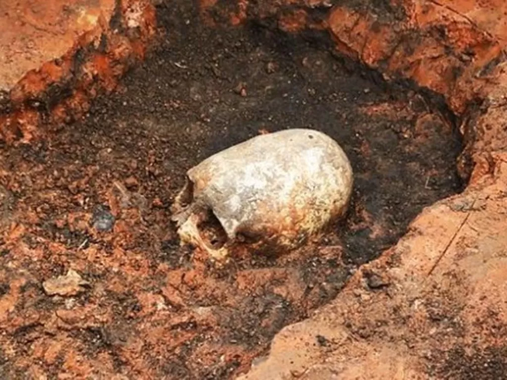 Penemuan tengkorak wanita di Stonehenge Rusia. (photo/Dok. Softpedia)