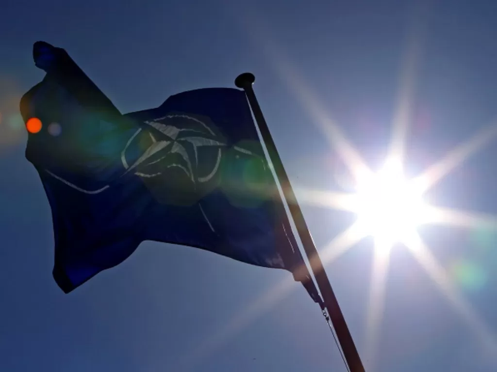 Bendera NATO. (REUTERS/Yves Herman)