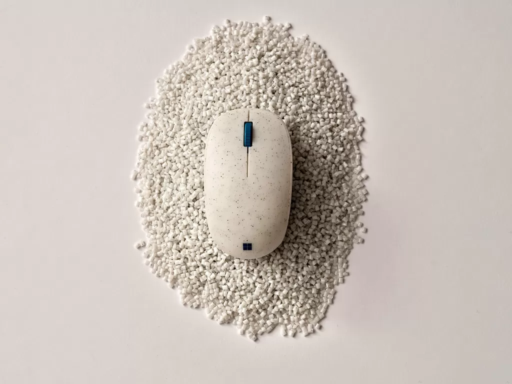 Mouse Microsoft membuat mouse dari plastik. (Photo/Microsoft)
