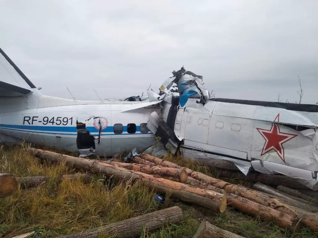 Pesawat jatuh di Russia. (REUTERS)