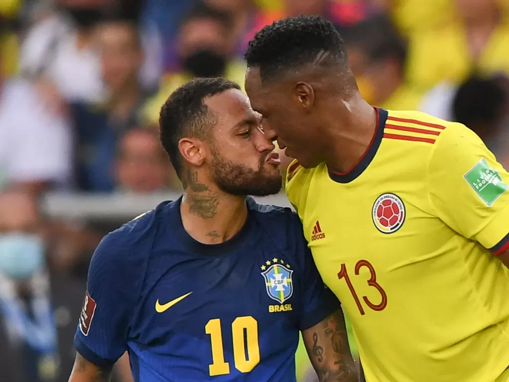 Neymar dan Yerry Mina di laga Kolombia vs Brazil, Senin (11/10/2021) pagi WIB (Twitter)