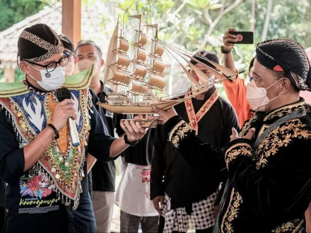 Menparekraf Sandiaga Uno saat berkunjung ke Desa Wisata Karanganyar, Magelang Jawa Tengah, Selasa (12/10/2021). (Dok. Kemenparekraf)