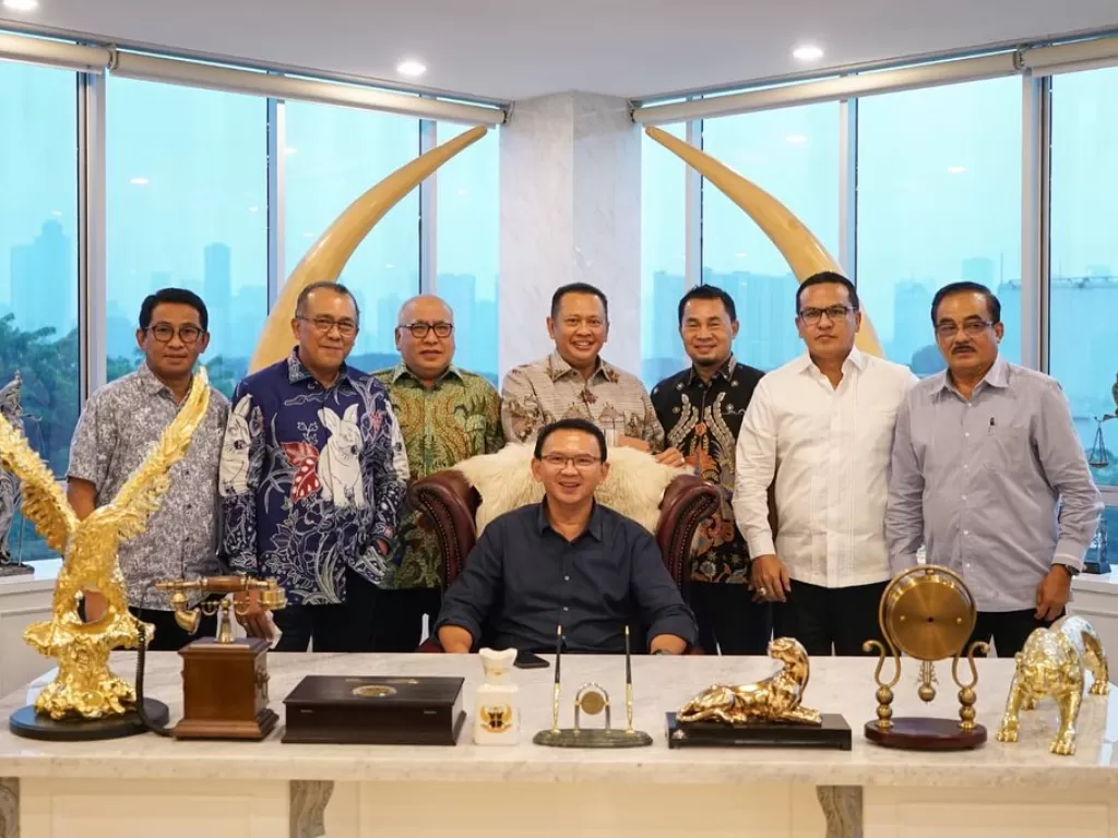Ahok saat berkunjung ke ruangan Ketua MPR Bambang Soesatyo. (Instagram/Bamsoet)