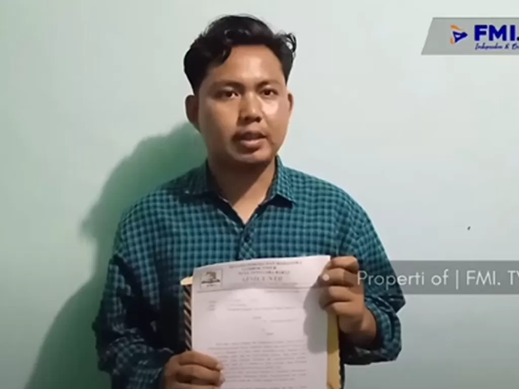 Mahasiswa Lombok meminta maaf kepada Mensos Tri Rismaharini usai berdebat soal bansos. (Youtube/Linjamsos Oke)