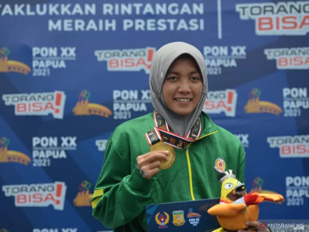 Atlet renang perairan terbuka putri Jawa Timur Adinda Larasati (ANTARA FOTO/Fauzan/wsj.)