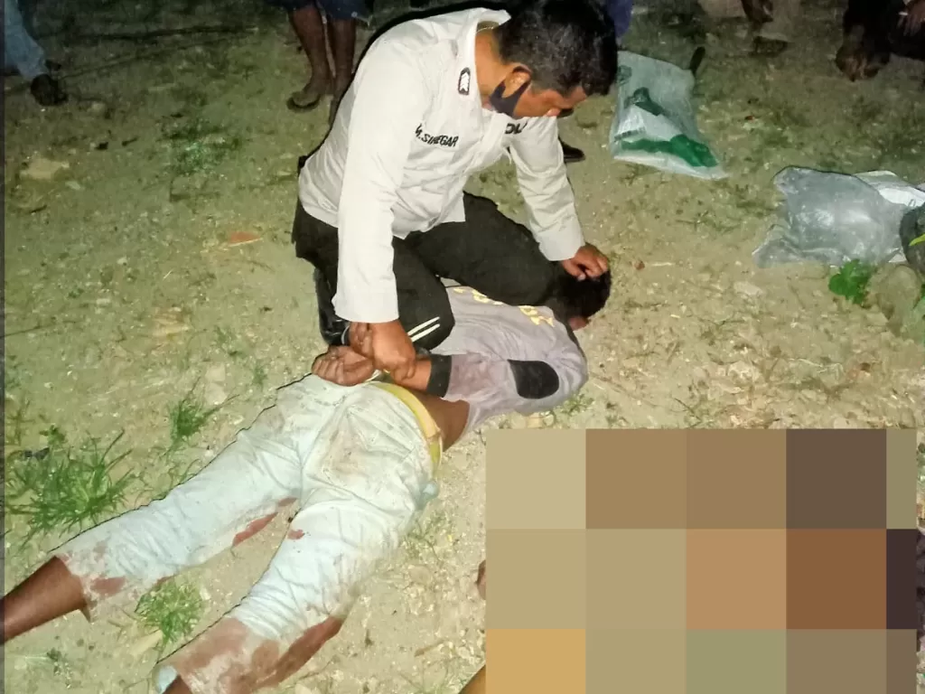 BS, anak kandung yang membunuh ayahnya di Samosir, diringkus polisi, Sabtu malam (16/10/2021). (Ist)
