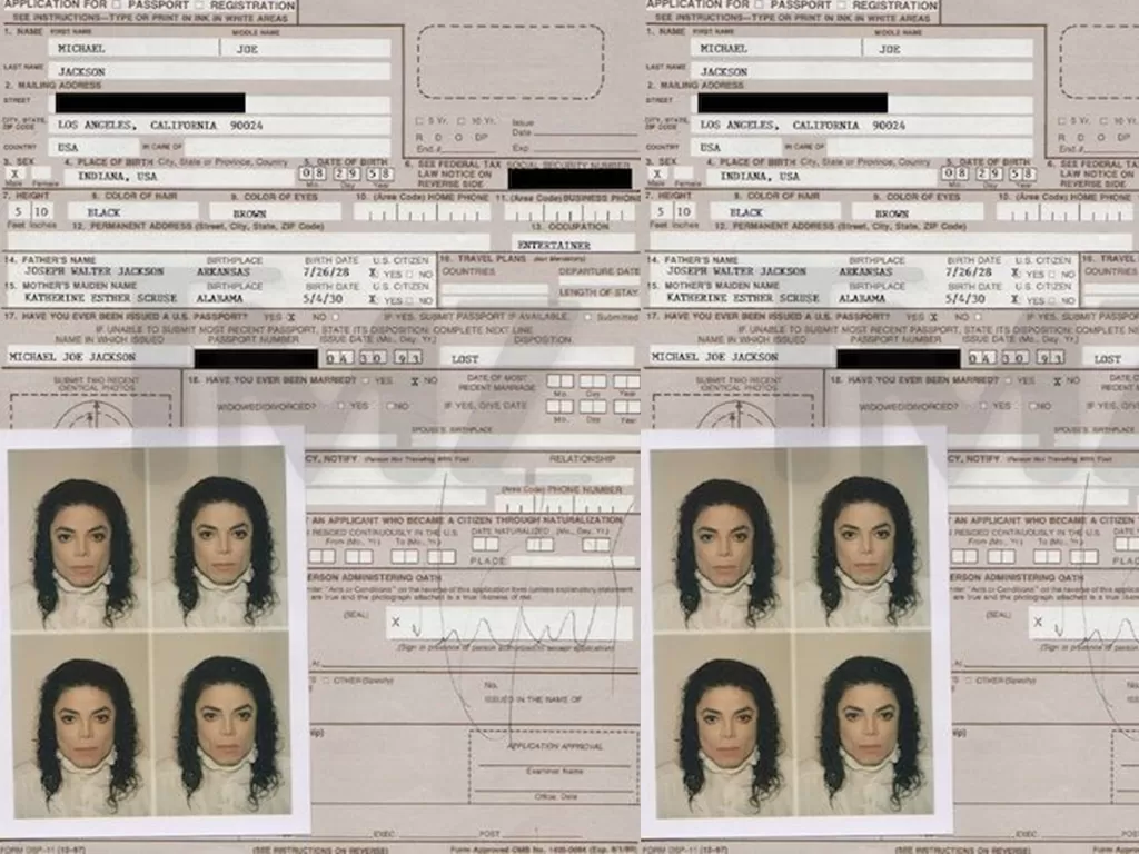 Tampilan paspor Michael Jackson yang dilelang. (photo/Dok. Moments in Time)