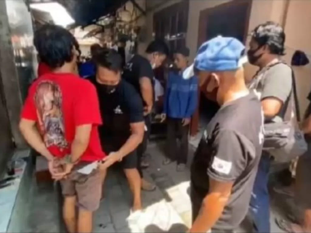 Pria jualan jajanan sambil edarkan sabu-sabu di Mataram (Instagram/instalombok_)