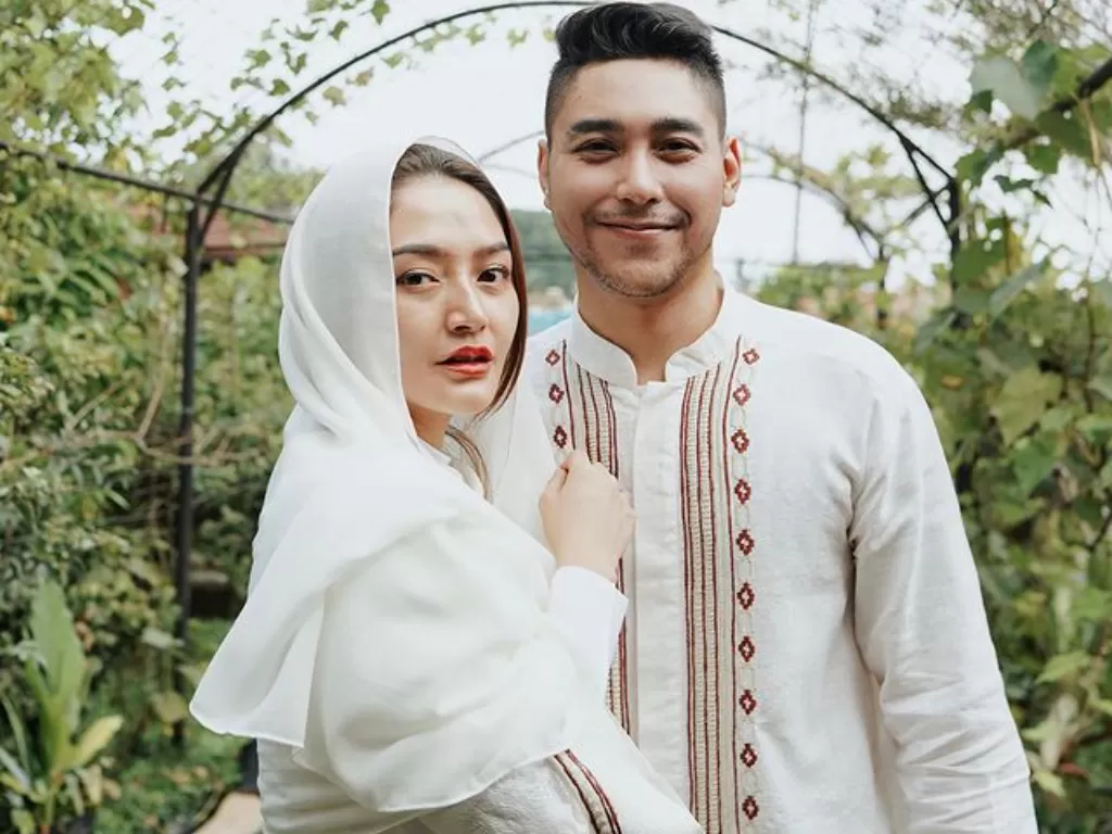 Siti Badriah dan suaminya, Krisjiana. (Instagram/@sitibadriahh)