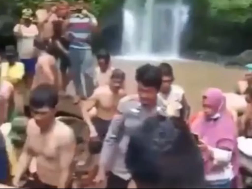 Tiga pemuda tewas tenggelam di Air Terjun Mandi Angin Lampung (Instagram/andreli48)