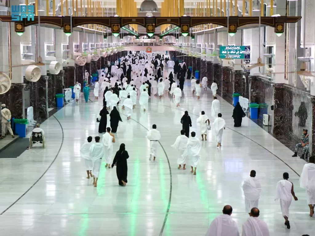 Umrah tanpa social distancing di Makkah. (Saudi Press Agency)