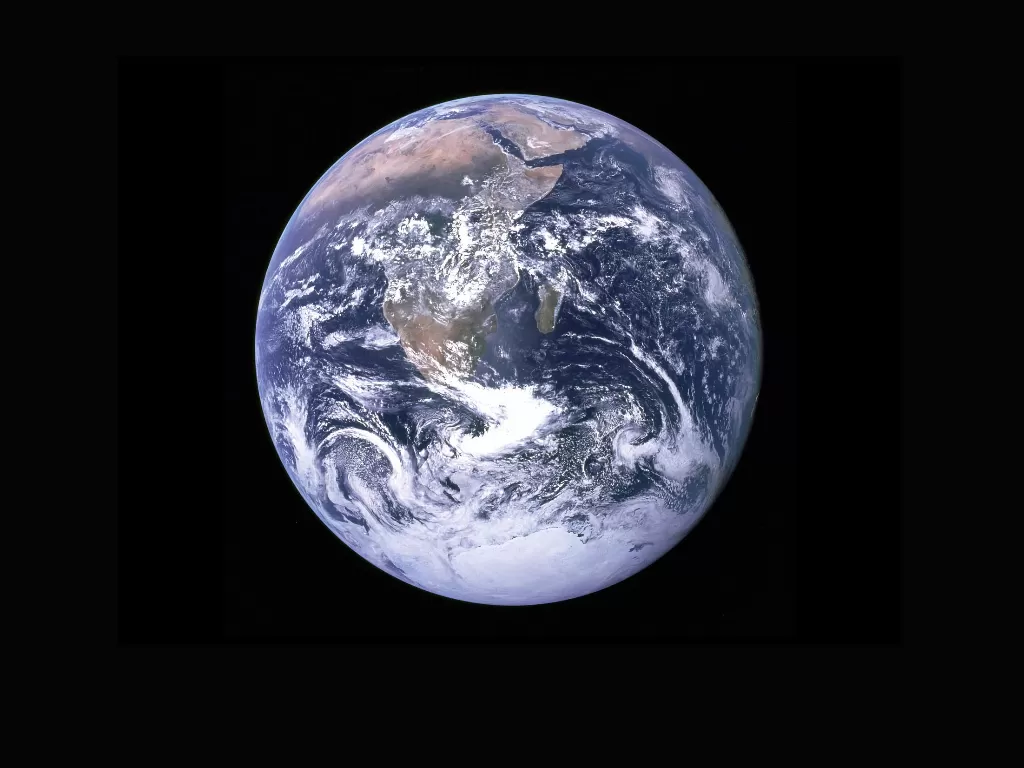Bumi mengalami kemiringan yang berbahaya. (Photo/NASA)