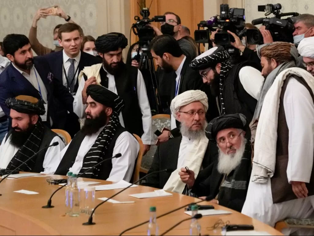 Perwakilan Taliban saat menghadiri pertemuan internasional di Moskow, Rusia. (REUTERS/Alexander Zemlianichenko)