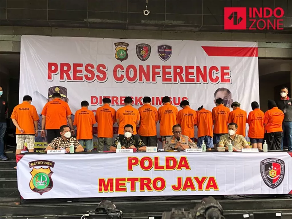 Konferensi pers pengungkapan kasus pinjol di Mapolda Metro Jaya, Jakarta. (INDOZONE/Samsudhuha Wildansyah).