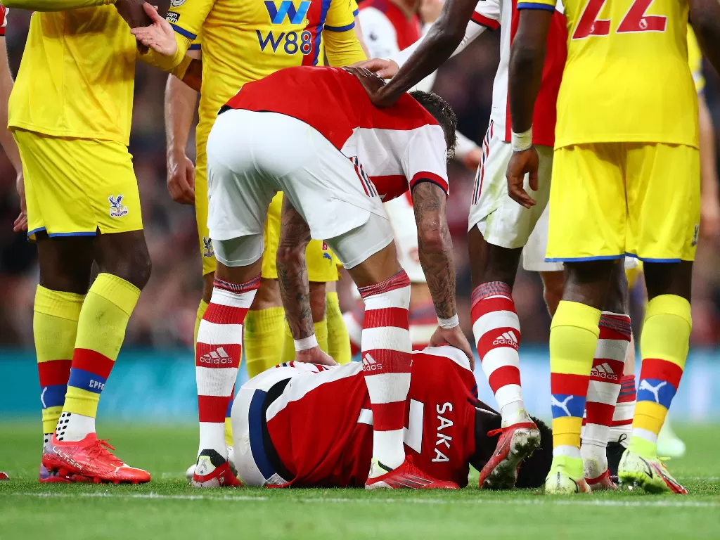 Bukayo Saka cedera di laga Arsenal kontra Crystal Palace, Selasa (19/10/2021) lalu (REUTERS/HANNAH MCKAY)