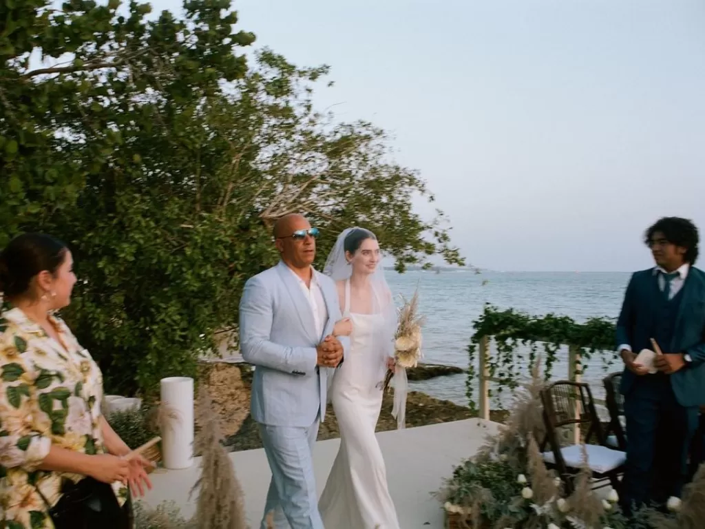  Momen saat Vin Diesel mendapingi putri Paul Walker menikah. (photo/Instagram)