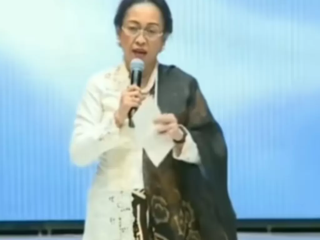 Sukmawati Soekarnoputri saat membacakan puisi 'Ibu Indonesia' (YouTube)