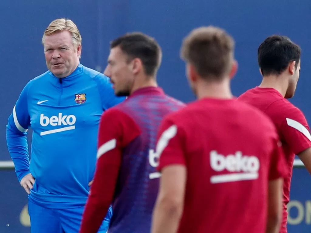 Pelatih Barcelona, Ronald Koeman (REUTERS/Albert Gea)