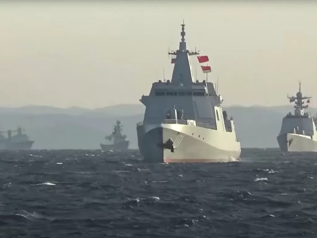  Kapal perang China dan Rusia patroli. (photo/Reuters)