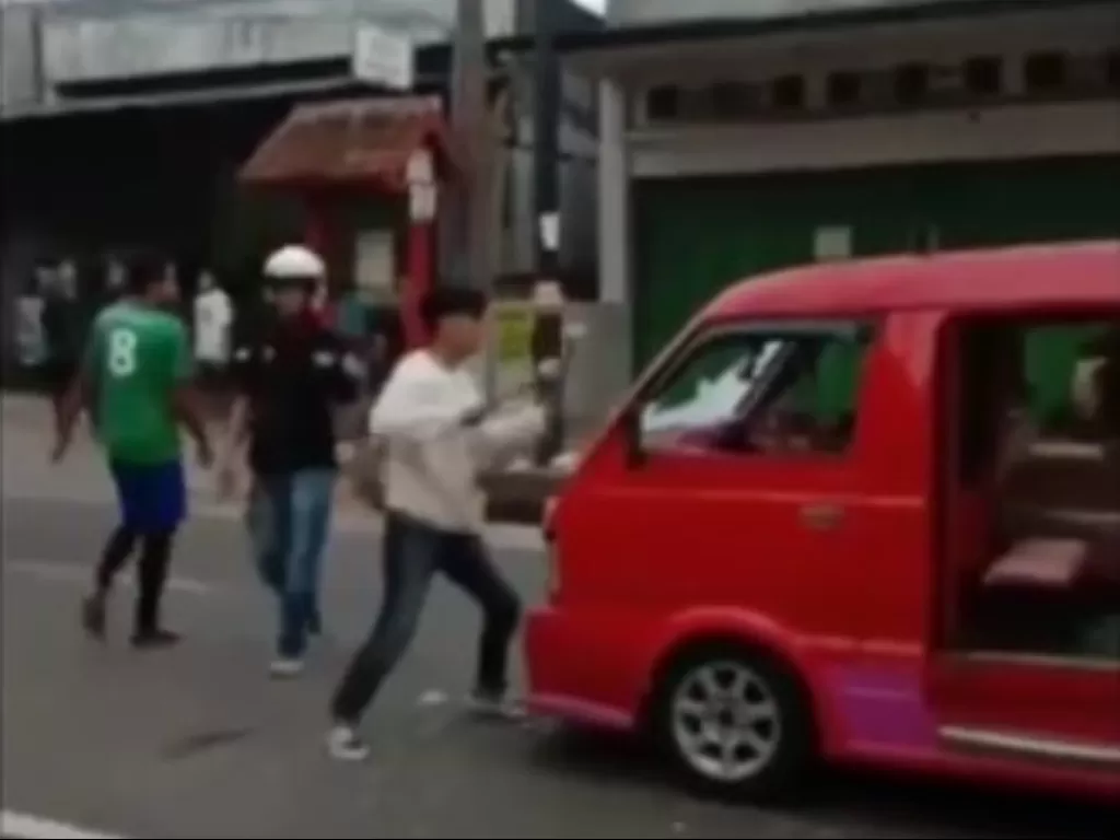 Puluhan massa mengamuk rusak angkor di Cianjur (Instagram/beritacianjurcom)
