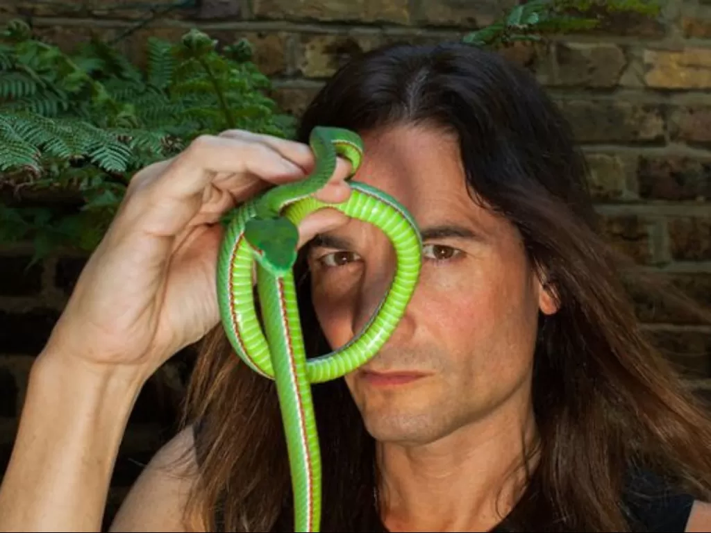 Pria yang punya hobi suntikkan racun ular ke tubuh. (Foto/My London)